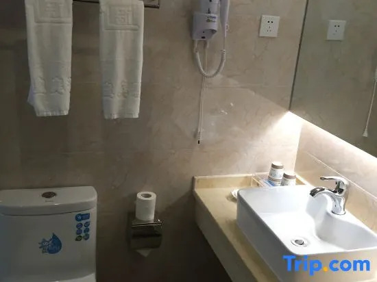 New Royal Court Hotel (Fangchenggang Administrative Center & Ocean Park Branch)