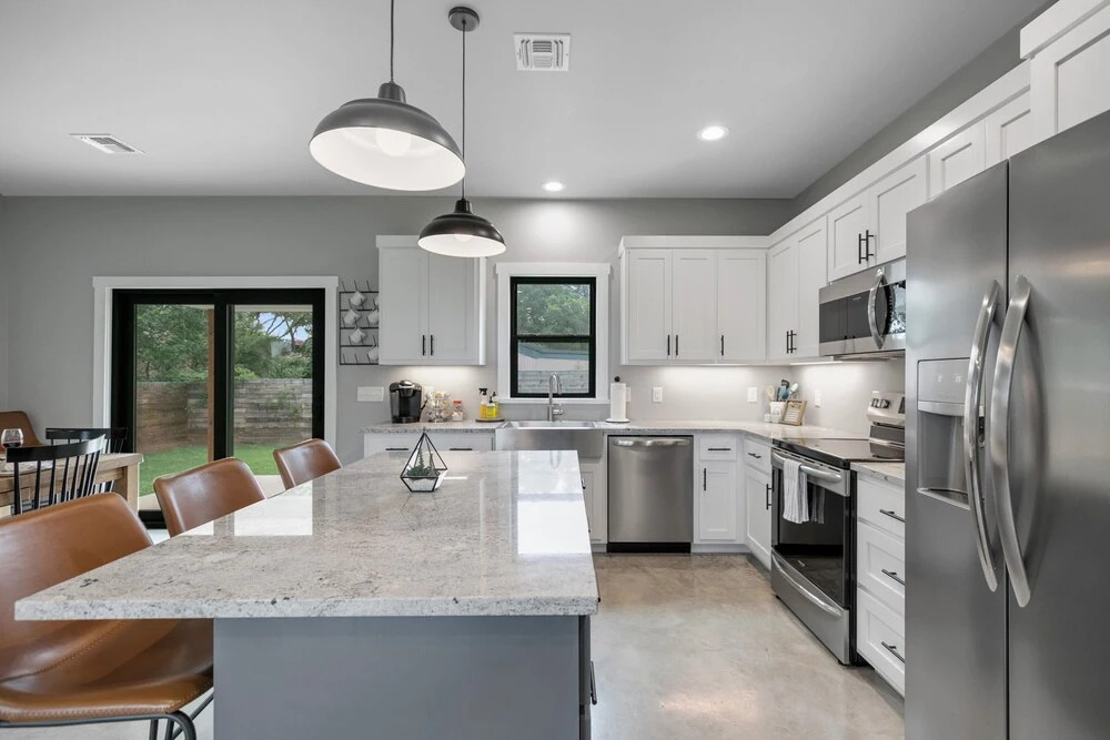 New! Luxury Home 3blck From Main St W/firepit