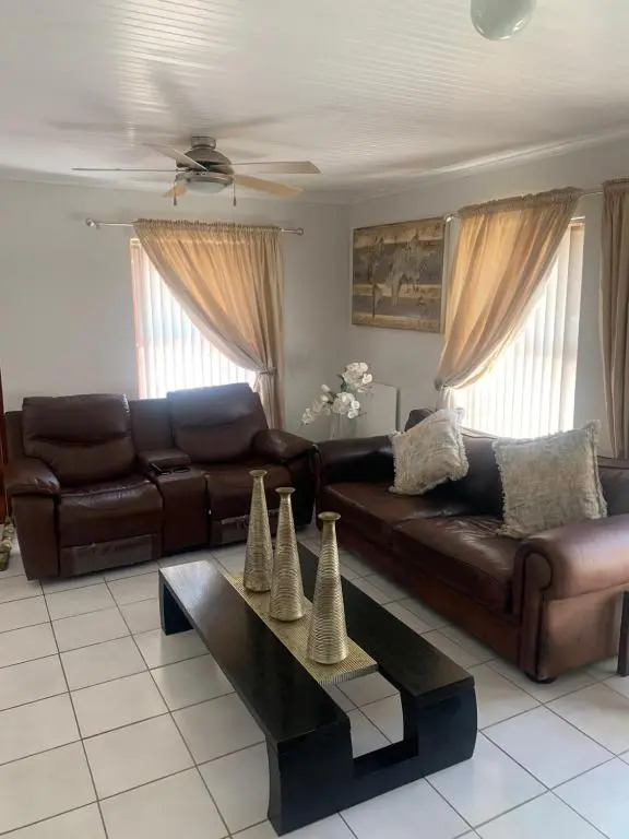 Spacious 3 bedroom duplex, close to Club Mykonos