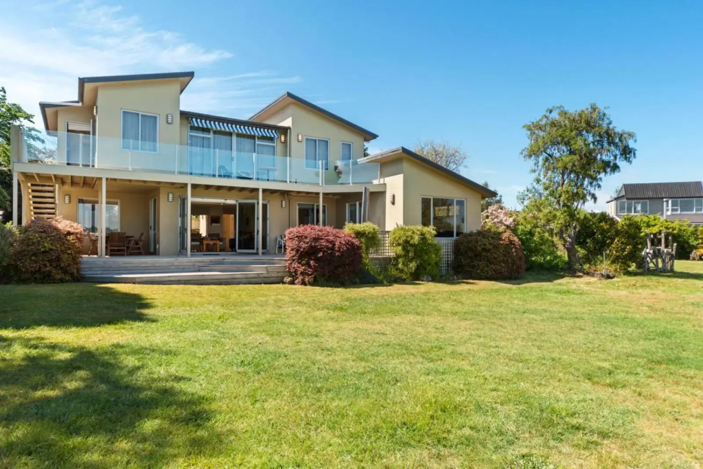Lakeside Vistas Magic - Rainbow Point Home