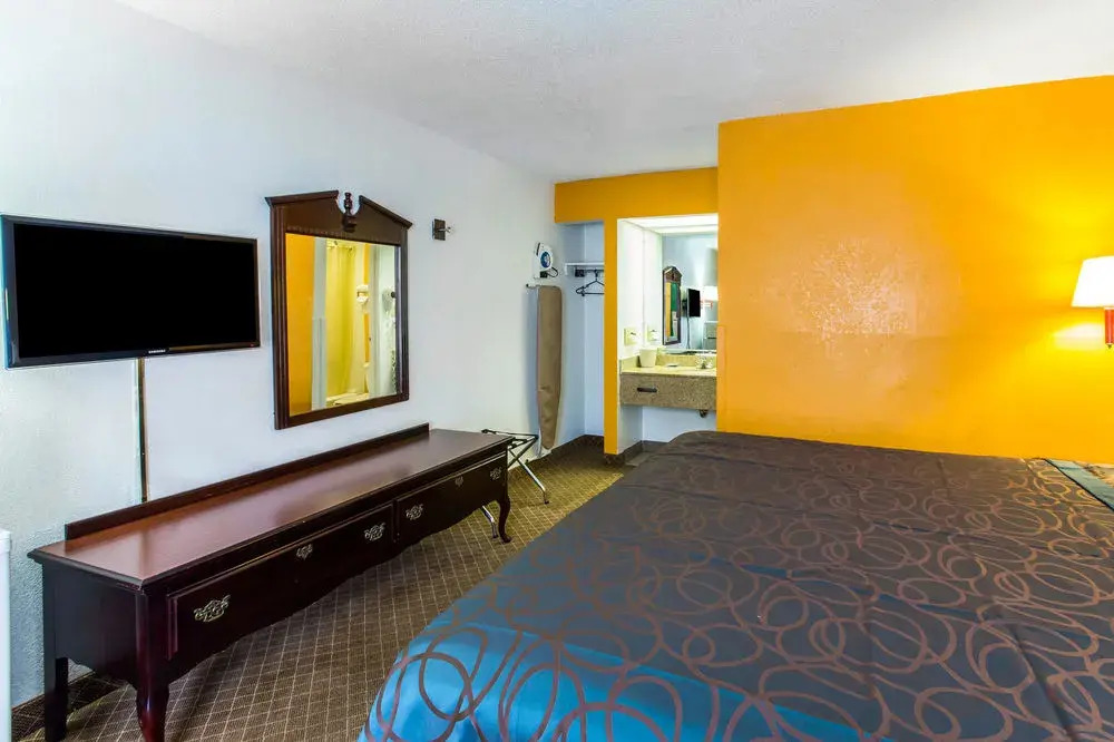 Rodeway Inn & Suites