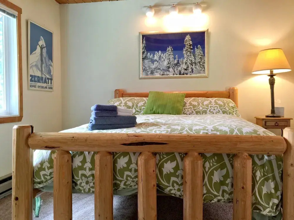 Mt Baker Rim Cabin 99 - Charming Cabin With a hot Tub, Wi-fi, Pet Friendly