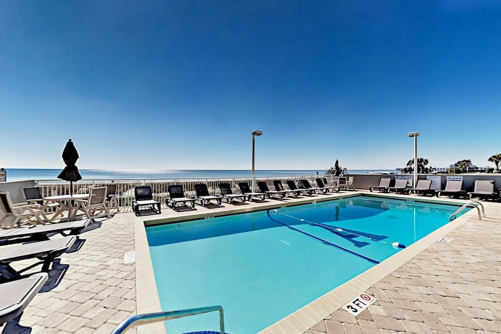 Choice Oceanfront W/ 3 Pools: Steps To Sand 2 Bedroom Condo