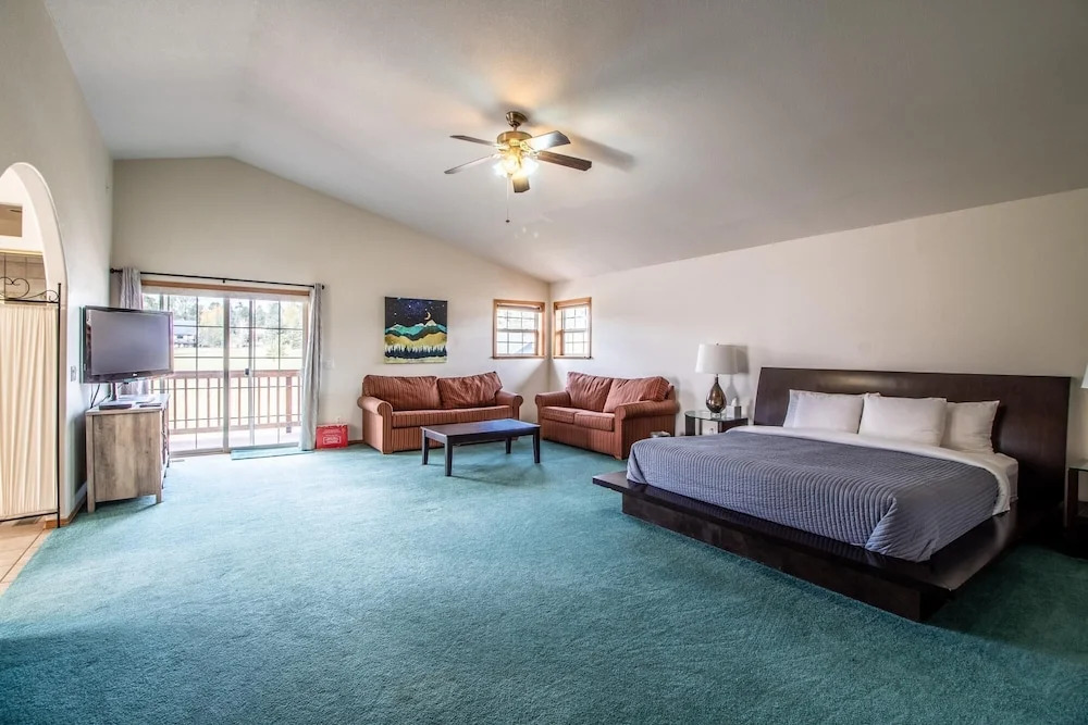 Pet Friendly Large Great Mountain Gathering