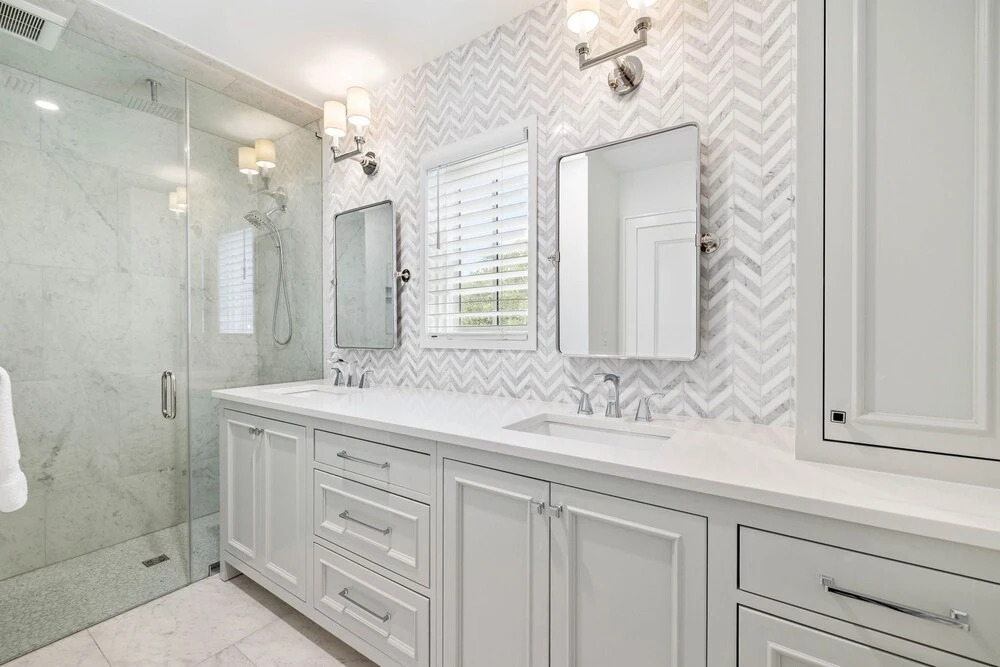 Newly Designed Custom Seaside Home with 6 Bedrooms + Next to Adult Pool/Fitness Center 6 Home by RedAwning