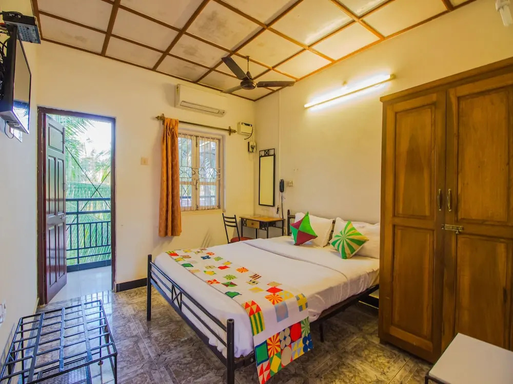OYO 12902 Home Colourful Studio Home Candolim