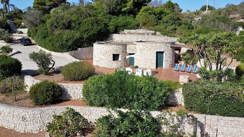 Villa Agapanto - Trullo Anthos con Vista Mare e Giardino Privato