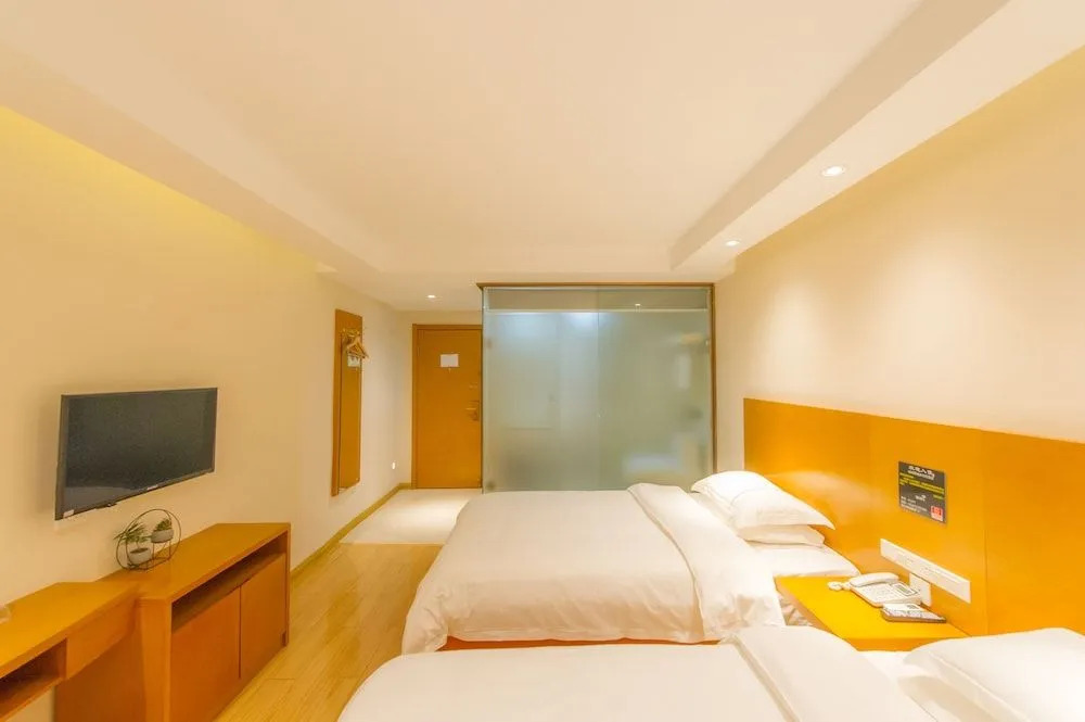 Qingpishu Hotel （Guilin West City Road,Walking street ）