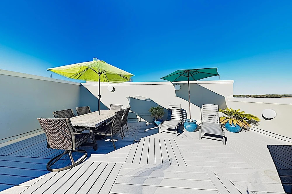 New Listing! Chic Ocean-View Condo W/ Rooftop Deck Condo
