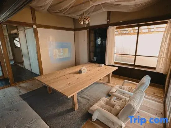 Japanese modern traditional house. 4 mins to Station& sea. Pets ok. 130 m2, max 6 people