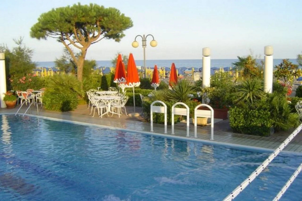 Ruhl Beach Hotel & Suites