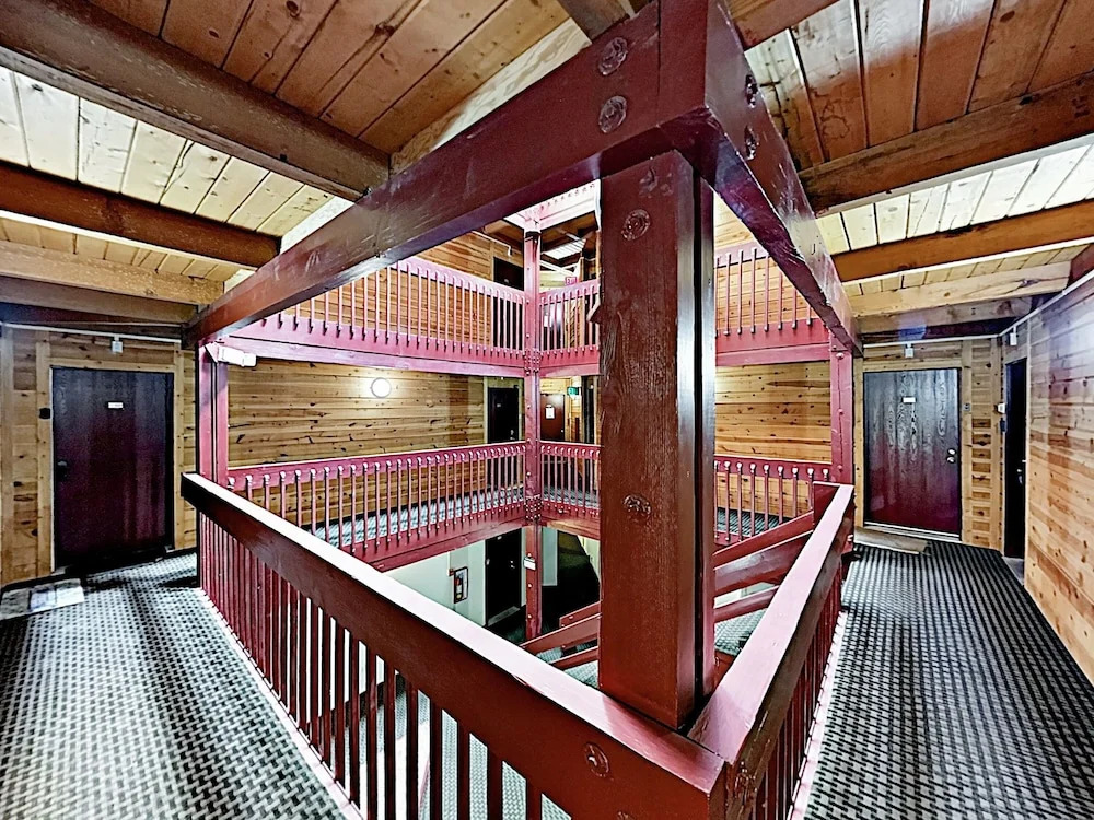 4400 Silverthorne - 2 Br Condo