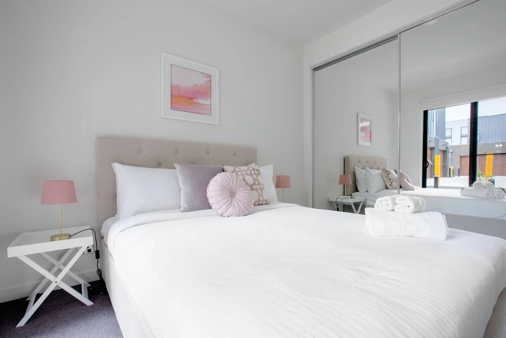 Designer Warm Home@mooneeponds+parking/wifi