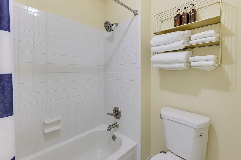Great for Families! Quiet Auburn Getaway w/ Deck