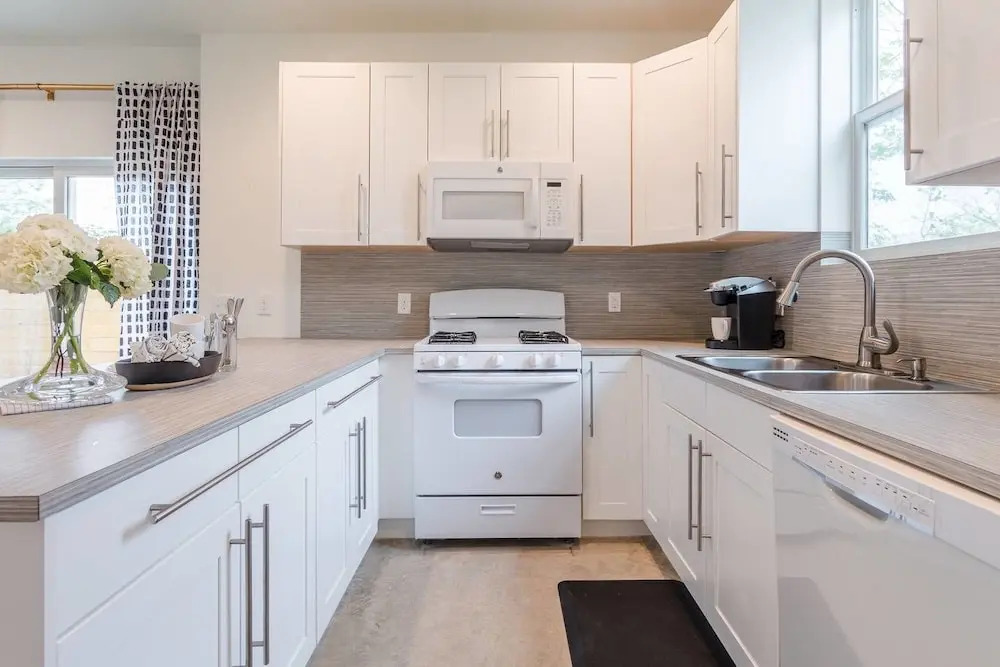 East Side 2 BR Bungalow by Domio