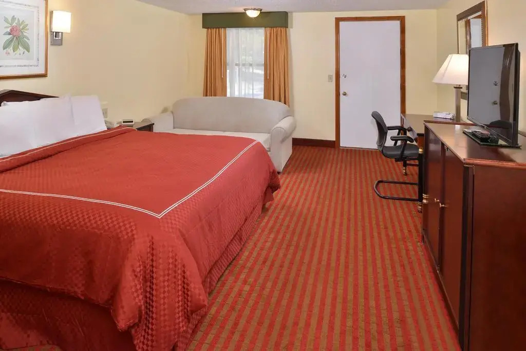 Captains Quarters Motel & Conference Center