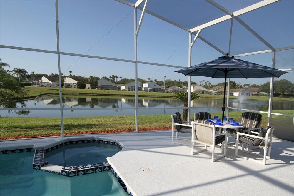 Large 5 bed Villa With South Facing Pool Overlooking Water