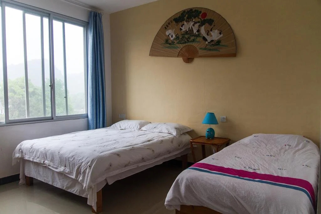 The stone bridge climbing hotel