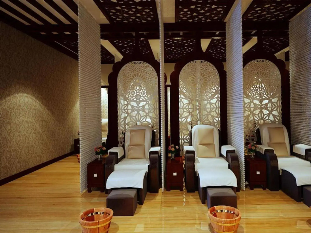 Le Duy Grand Hotel