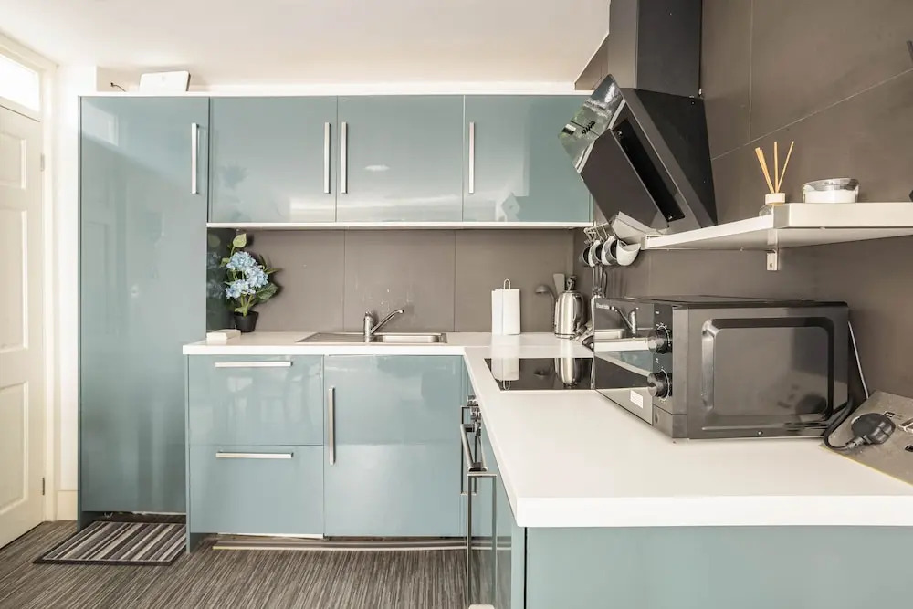 Entire Apartment, Fast Wifi, Free Parking, Free Prime Video & Netflix