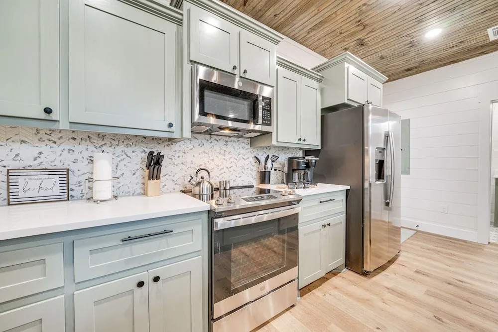 Broken Bow Cabin w/ Hot Tub & Covered Deck!