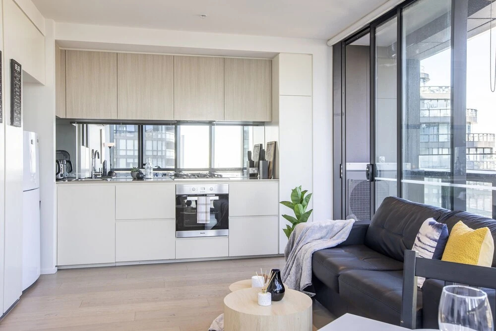Docklands high level 1 Bedroom Apartment with pool by KozyGuru