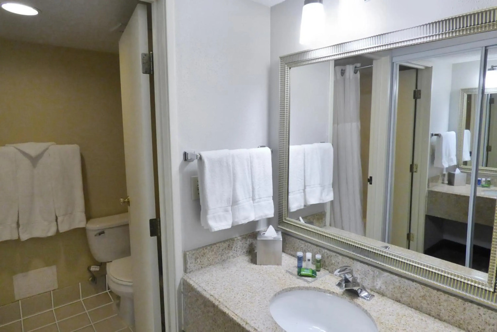 Radisson Akron-Fairlawn Copley