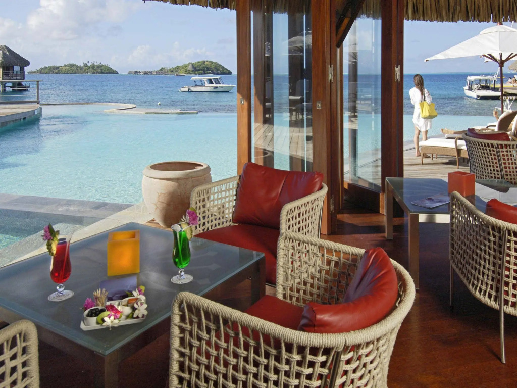 ROYAL BORA BORA