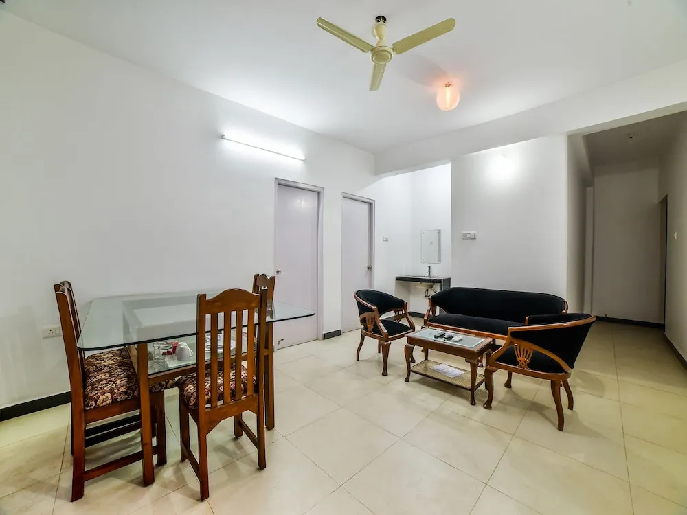 OYO 28305 Sunset Holiday Homes