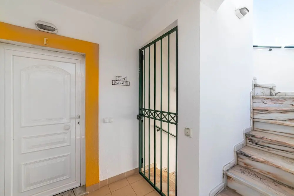 Lily Fabulous 1 BED APT With Roof Terrace Pool