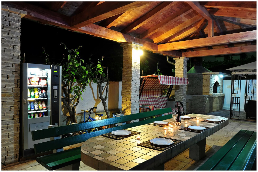 Room Tomo - open pool and pool for children: R1 Sukosan, Zadar riviera