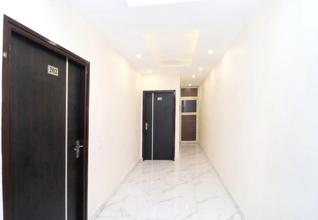 OYO 18476 Hotel Wisteria