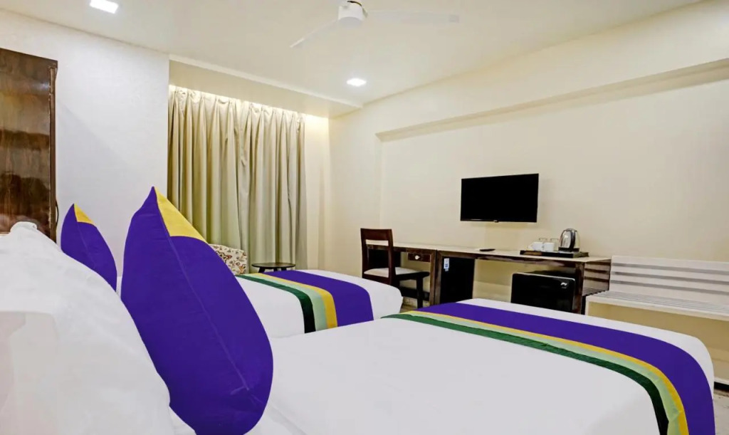Treebo Premium Golden Bliss Trimurti Nagar Square