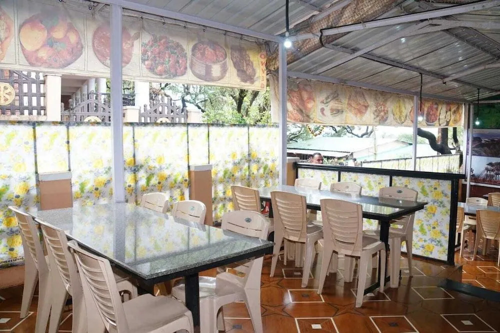 Hotel Godai Girikunj