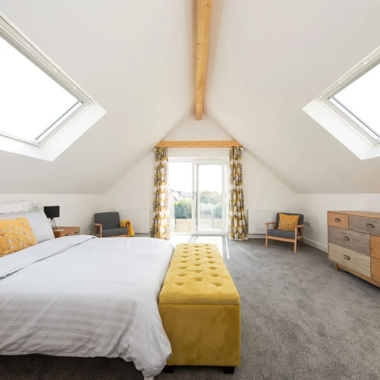 3BR Stylish Home Sea View Walk to East Wittering