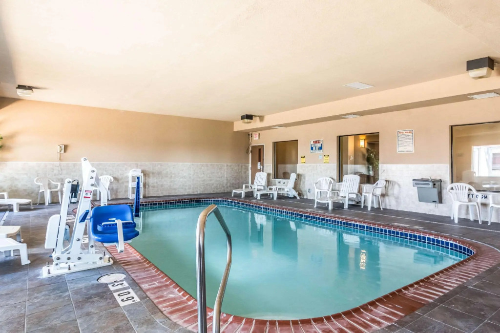 Quality Inn & Suites Salem near I-57