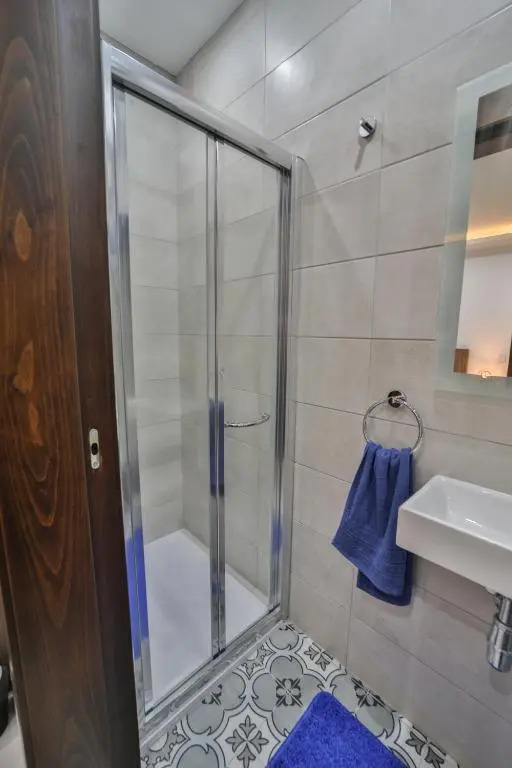 Apartment 5 Ashville Court
