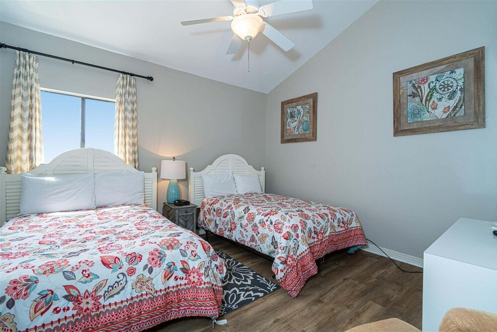 Shoreline Towers T/h 08 2 Bedroom Condo