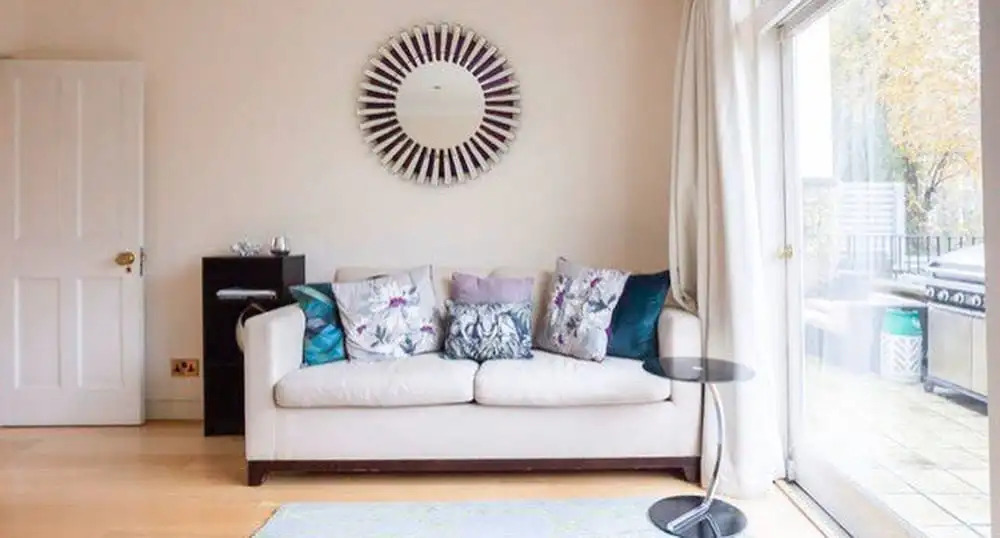 1 Bed Apartment With Balcony In Knightsbridge