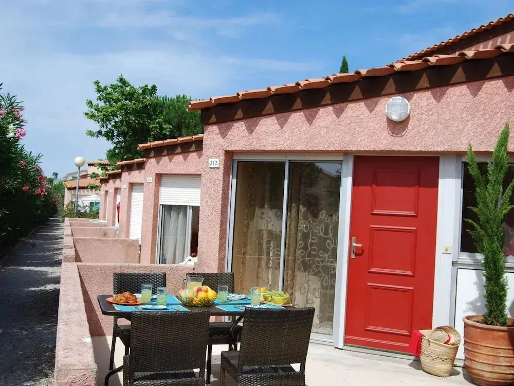 Comfortable Apartment With a Terrace at 800 m. From the sea