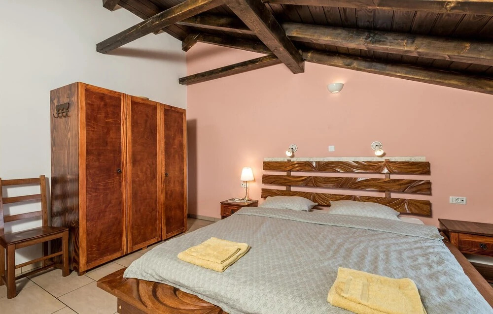 Beautiful Home in Icici With Wifi, 5 Bedrooms and Outdoor Swimming Pool