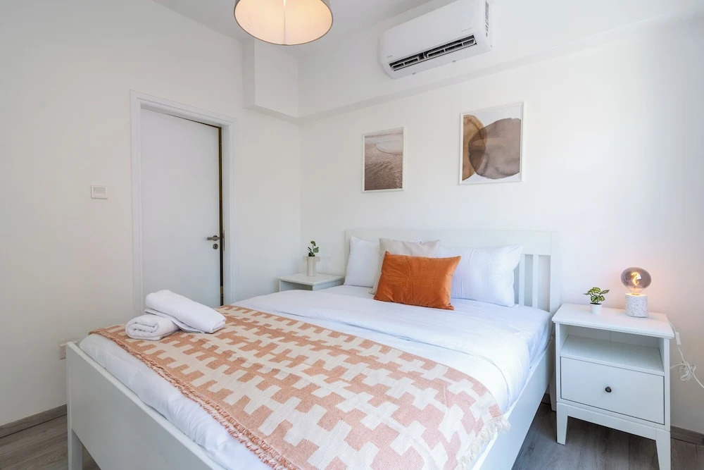 Hermes 2-BR Apt. & Balcony in Larnaca