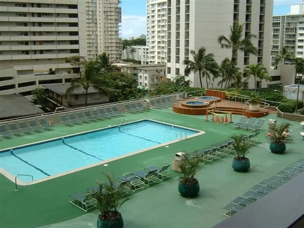 2-0710 Waikiki Banyan