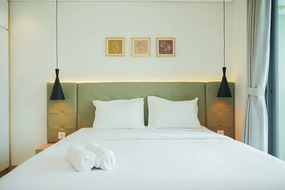 Comfy and Minimalist Studio at Embarcadero Bintaro Apartment By Travelio