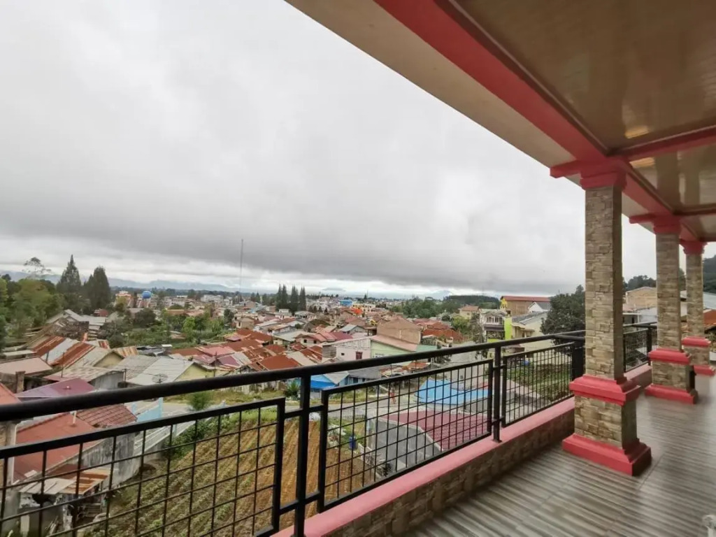 WISMA SUNRISE GUEST HOUSE 10 minutes by walking to the big fruit market in Berastagi
