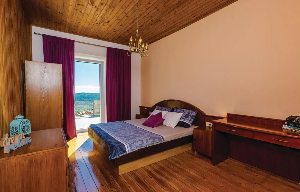 Awesome Home in Drvenik With Wifi and 5 Bedrooms