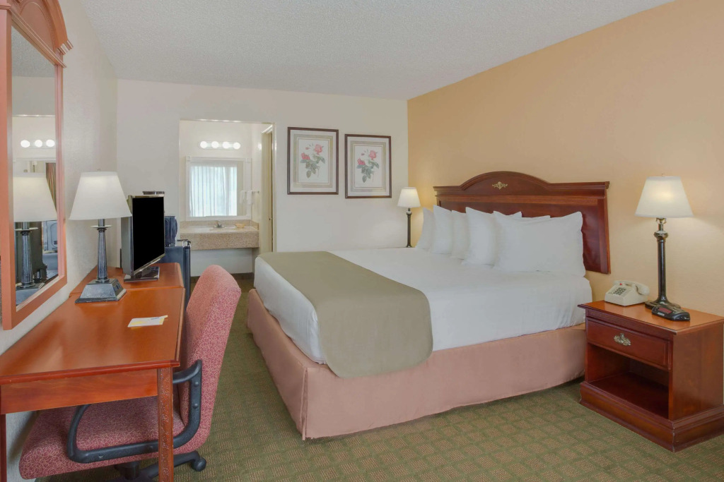 Days Inn by Wyndham Asheville West