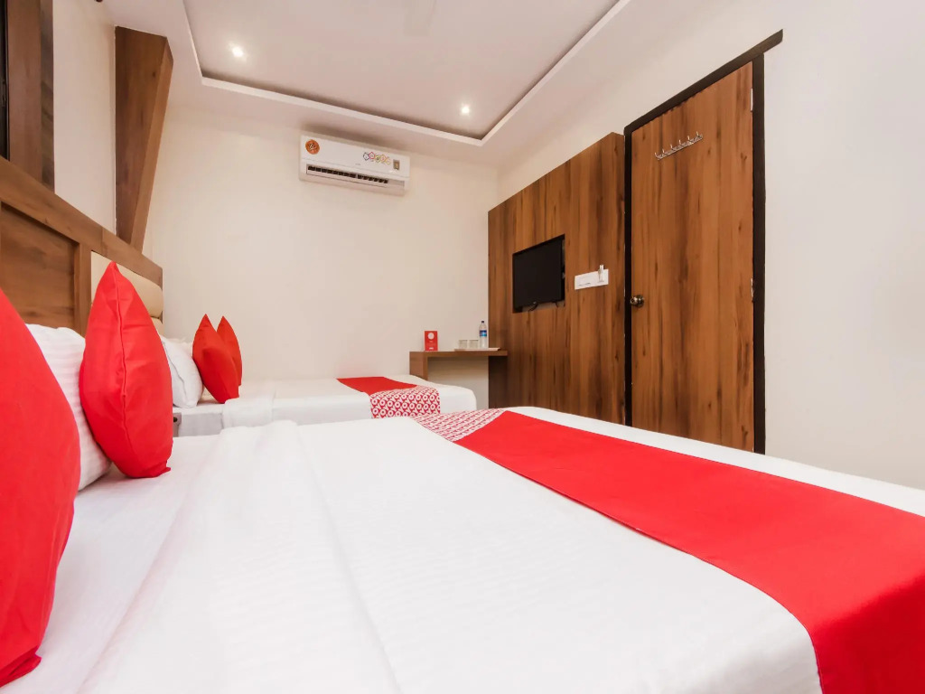 OYO 12257 Hotel Sai Suites