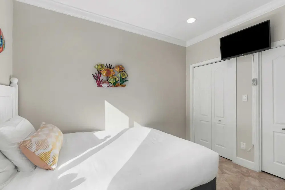 Pelican Retreat by Avantstay 5 Mins TO Beach Pet Friendly w/ Pool & Bbq!