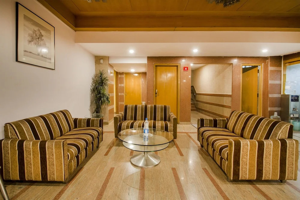 OYO 9303 Celebrity Skyhy Rooms